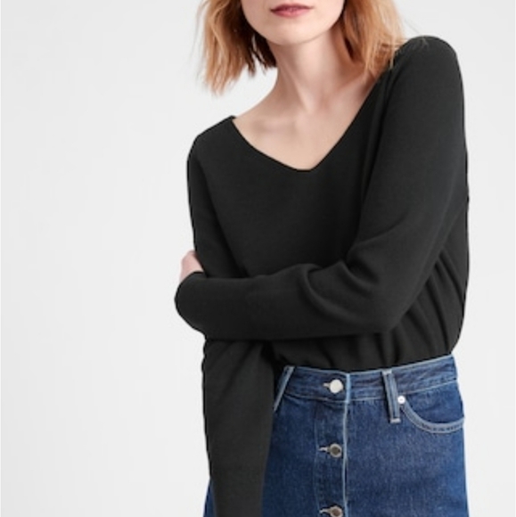 Banana Republic cashmere black v-neck sweater - Picture 1 of 7